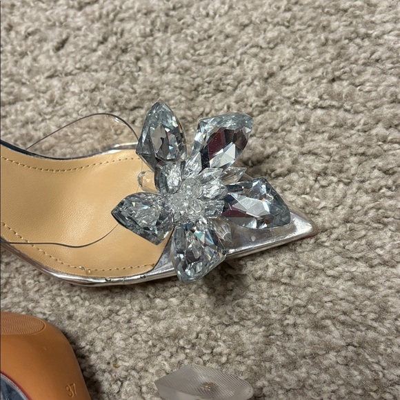 Clear pointed-toe heels with Transparent Crystal flower Embellishment - Picture 5 of 6